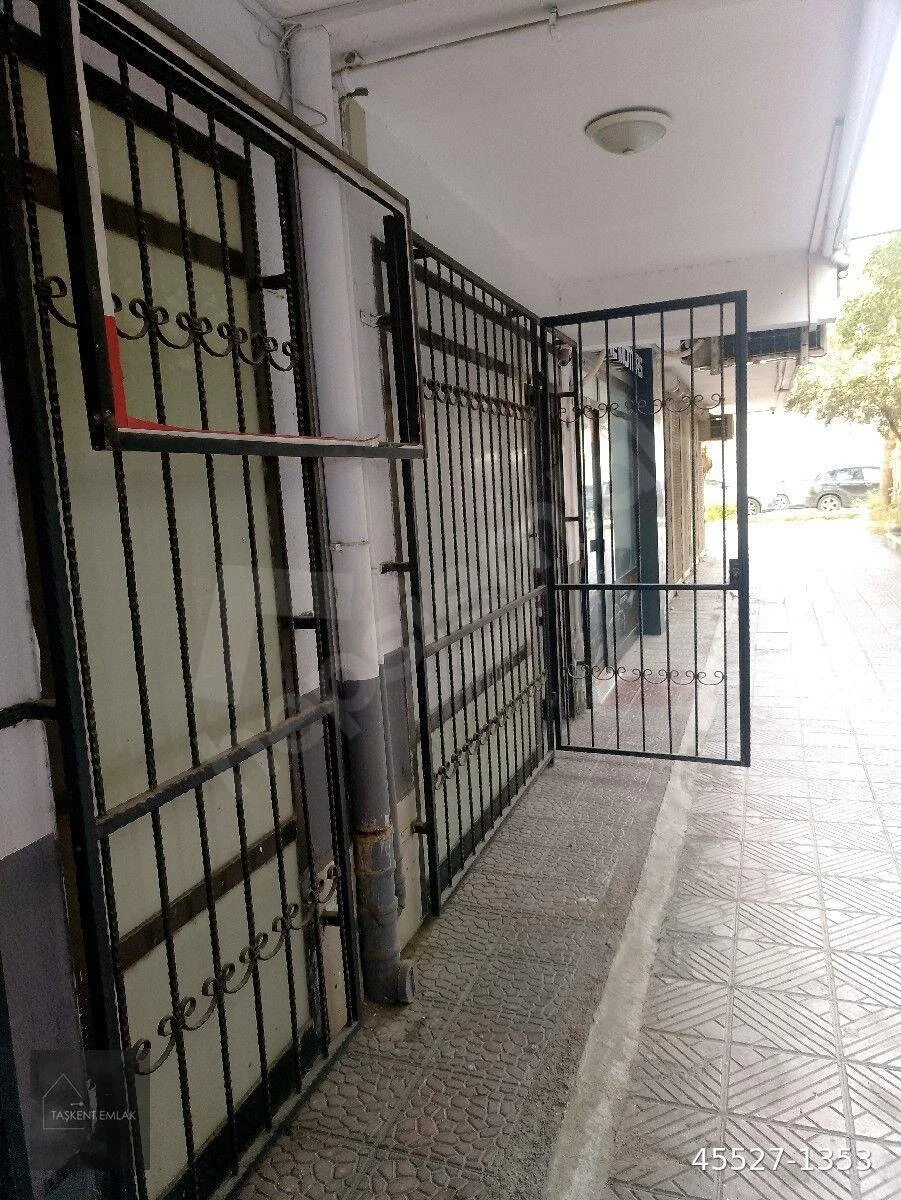 CENTRAL HOSPİTAL HASTANE YANI 20 m2 LAVABO WC VAR DEMİR KORUNAKLI KİRALIK İŞYERİ küçük görsel 7
