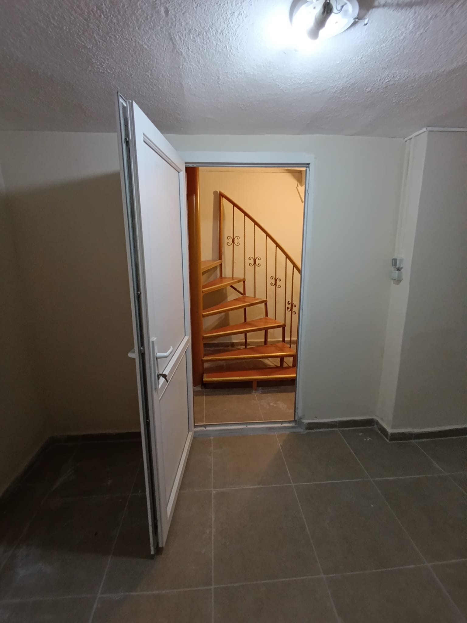 AHMETBEYLİ'DE 5+1 TRİPLEX YAZLIK 317 M2 PARSELDE 270 M2 BAHÇELİDİR GÖZLEM SİTESİNDEDİR küçük görsel 6